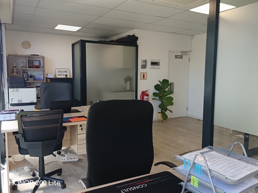 To Let Commercial Property for Rent in Pinelands Western Cape